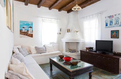 Ornos Villa | Traditional Mykonian Villa
