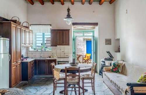Andros Town Apartment | Traditional Olive Guesthouse