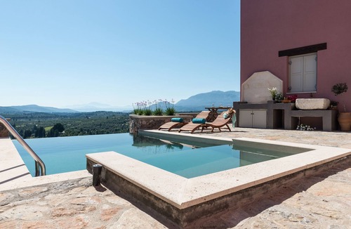 Paidochori Villa | Traditional Renovated villa Liodosifis with Heated Private Pool & BBQ