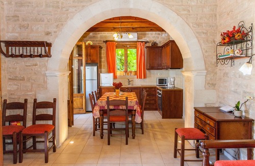 Prines Villa | TRADITIONAL STONE BUILD HOME NEAR BEACH WITH WI-FI AND PRIVATE POOL