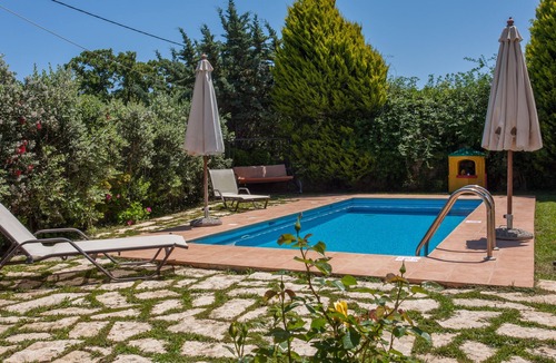Prines Villa | TRADITIONAL STONE BUILD HOME NEAR BEACH WITH WI-FI AND PRIVATE POOL