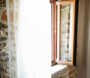 Kali Vrysi House | Traditional stone guesthouse