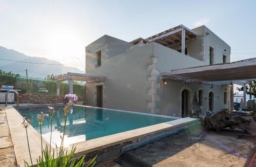 Kastellos Villa | Traditional Stonebuilt Villa Leonanto, only 5 Km from a Sandy Beach