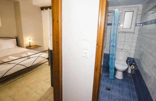 Korfalonas Apartment | Traditional Villa with Apartements in Olive Grove