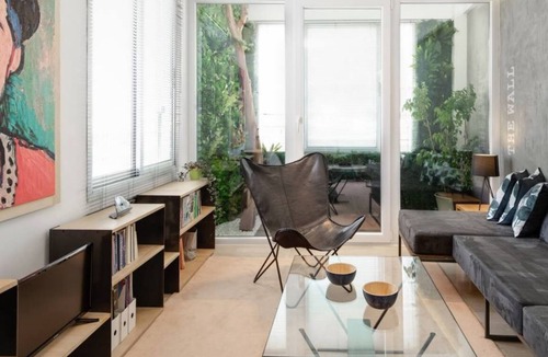 Vardaris Apartment | train station & nightlife close apartment with view