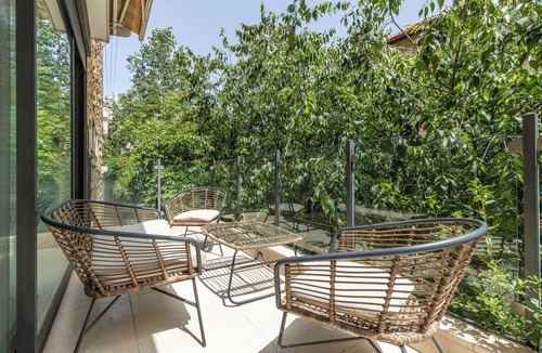 Katamon Apartment | Tranquil, comforatable, sleeps 6. Best Location