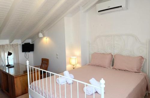 Plomari House | Tranquil Haven with Private Pool