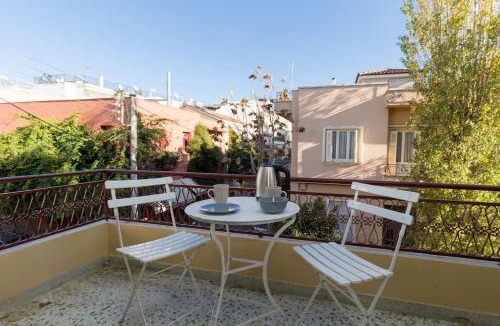 Petralona Apartment | Troon of Athens House