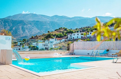 Kouroutai Apartment | Trouloto Pool Apartment