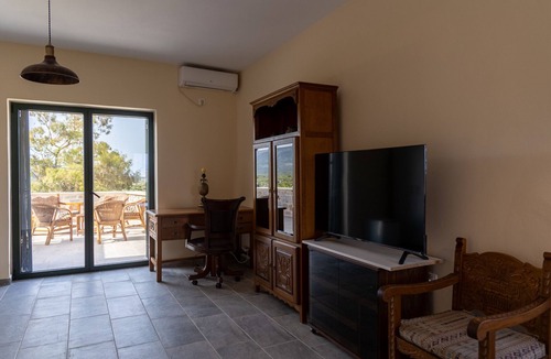 Omales Apartment | Tsopakas Artsi maisonette,Near tavern,Beach,Mani