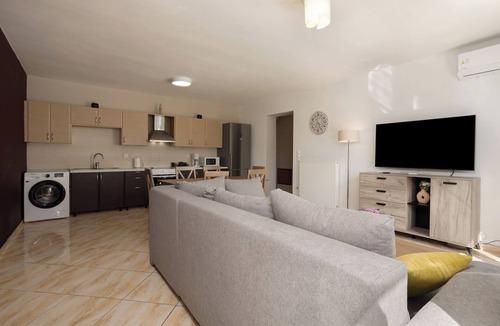 Kalpaki Apartment | Tumeremos Apartment | Peaceful Garden Retreat | 3BR | BBQ | Near the Sea