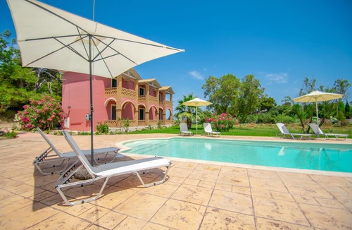Kalamaki Villa | Twin Elegant Maisonettes