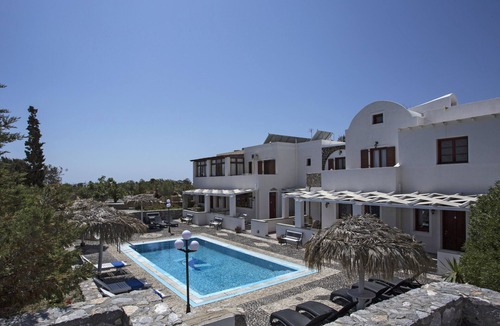 Perissa Apartment | Two bedroom apartment including car rental and breakfast