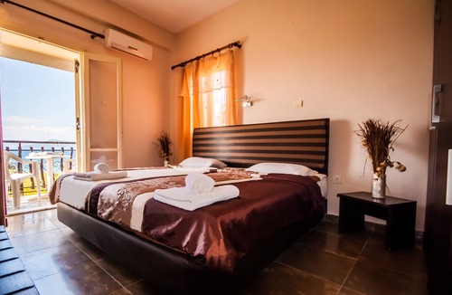 Aegina Hotel | Ulrika Hotel