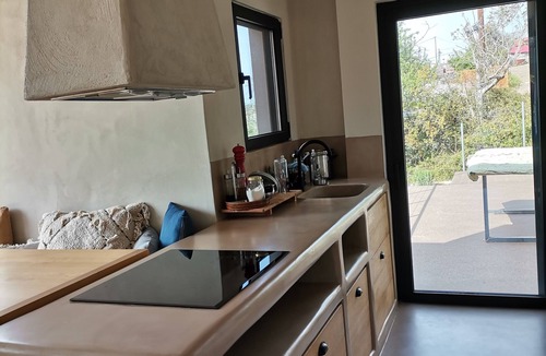 Vlakhia House | Une Villa Avec Confort et Vue, Juste à Côté de la mer et la Montagne