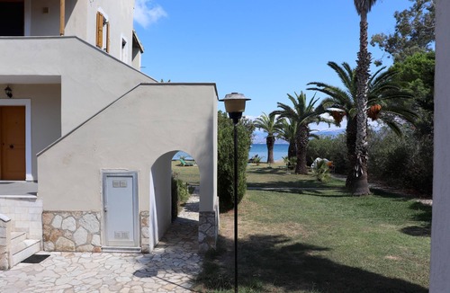 Agios Petros Apartment | Unique located holiday apartment directly at the sea, own beach access, Wifi | A