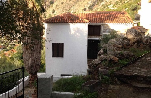 Paralia Vergas Cottage | Unique Stone Villa.
