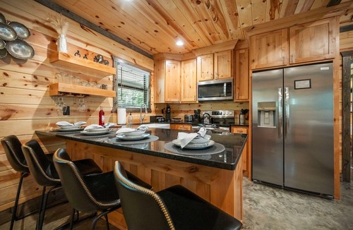 Pickens Cabin | Unwind in Broken Bow Hot Tub Fireplace Nature