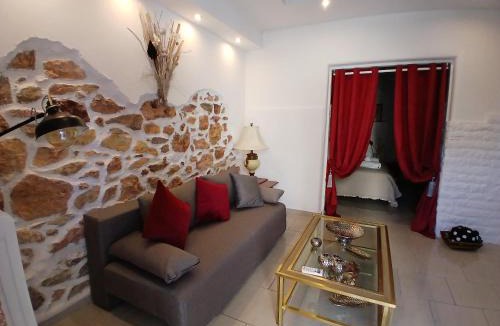 Elliniko-Argyroupoli Apartment | Urban Aspalathus