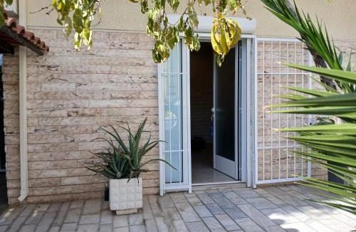 Elliniko-Argyroupoli Apartment | Urban Aspalathus