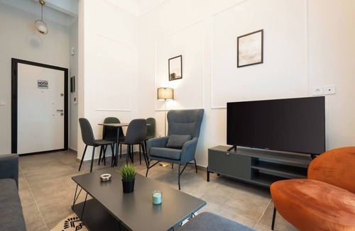 Agios Panteleimonas Apartment | Urban Tranquility Escape