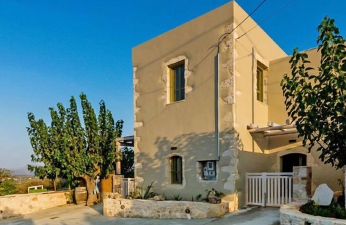 Kastellos House | Vacation home Kastellos Old House in Georgioupoli - 7 persons, 3 bedrooms