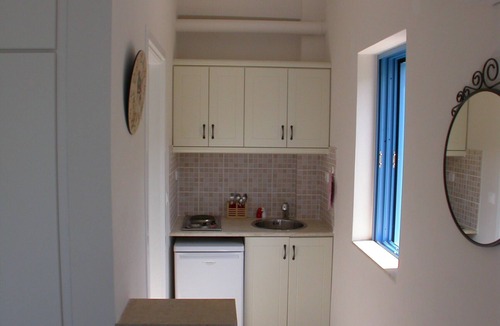 Kalo Nero Apartment | Vacation studio for 2 persons directly by the sea
