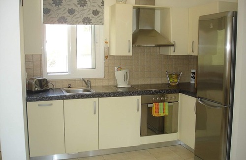 Thiramonas Apartment | VALERIANO NrKATELIOS,2 Bed Grd Floor Villa Apartment Private Pool,Full A/C,Wi-Fi