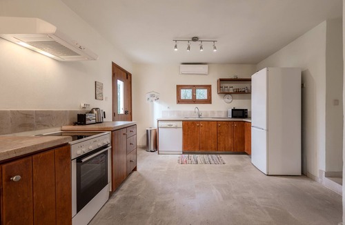 Vamos Villa | Vamos Villa – Elegant 5-BR Retreat with Private Pool