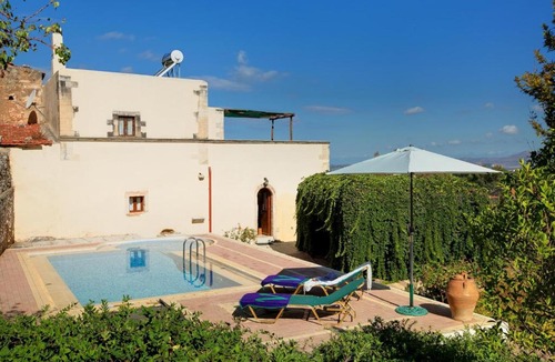 Vamos Villa | Vamos Villa Sleeps 2 Pool Air Con WiFi
