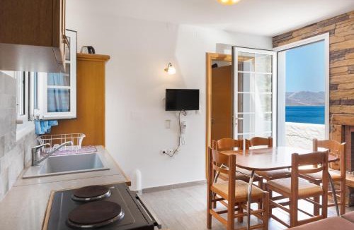 Kamari Apartment | Vasilis Studios Family House