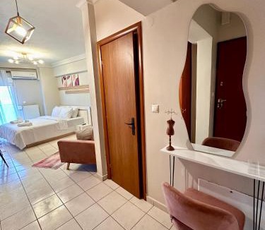 Vardaris Apartment | Velvet Suite in Thessaloniki