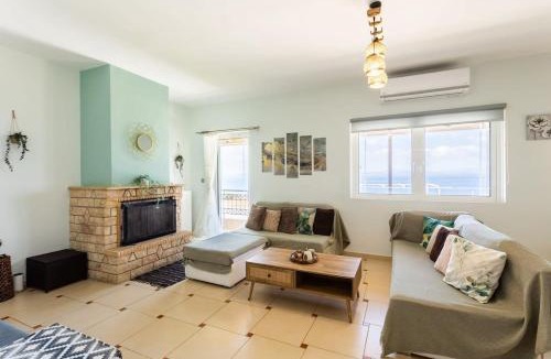 Paralia Vergas Apartment | Verga Beachside Getaway with Panoramic Seaviews