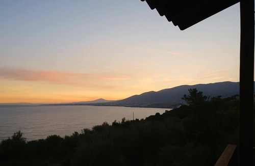 Paralia Vergas House | Verga Stone Haven - Seafront Waves' Embrace