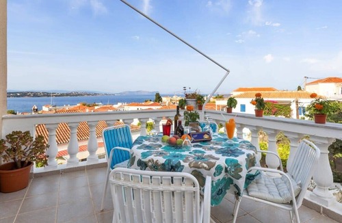 Agii Anargiri Condo | Vibrant Spetses - Mata Colorful Nest