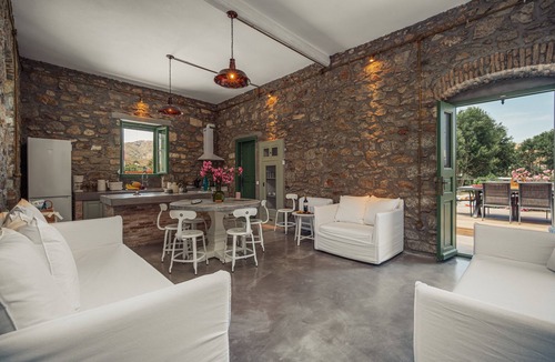 Livadi Villa | Villa 'Aglaia' with Private Terrace, Wi-Fi and Air Conditioning