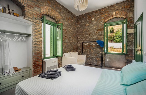 Livadi Villa | Villa 'Aglaia' with Private Terrace, Wi-Fi and Air Conditioning