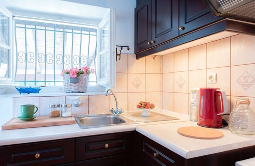 Kavalleraina House | Villa Agni: Stunning views of Agni Bay, village location