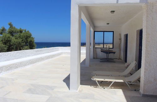 Naxos Villa | Villa Akrotiri – A Star Watcher on the beach