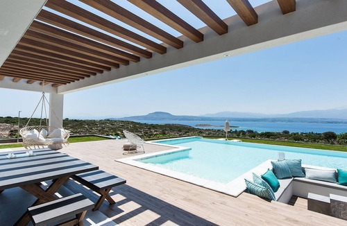 Akrotiri Villa | Villa Alas
