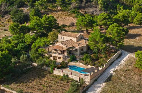 Koiliomenos Villa | Villa Alexandros - Stone Villa