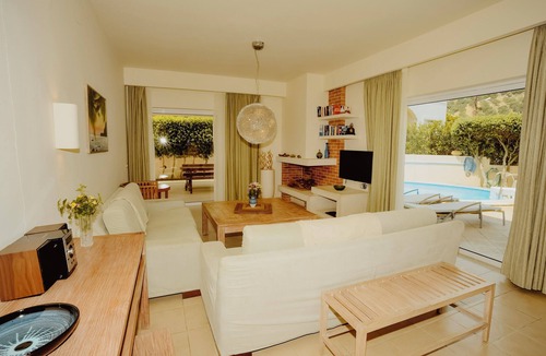 Agios Vasileios House | Villa Alkisti, private pool, near the beach, located in the center of village