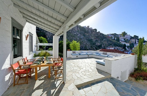idhra House | Villa Alma - Large spacious house close to the port