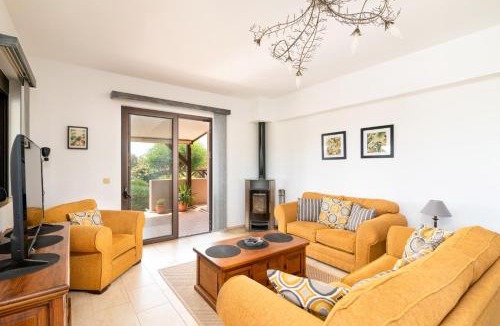 Gennadi Villa | Villa Alnika Acacia by Villa Plus