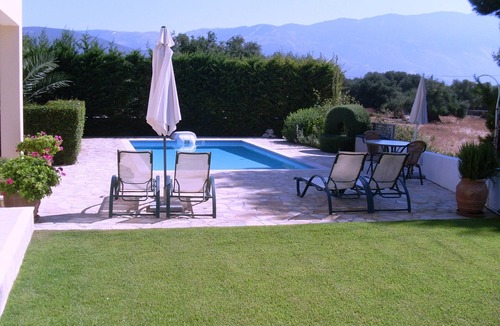 Kaligata Villa | Villa Amelia: Luxury 2 bedroom Villa with private pool FREE WiFi AVAILABLE!