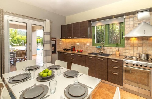 Makriotika Villa | Villa 'Andreas' with Sea View, Wi-Fi and Air Conditioning