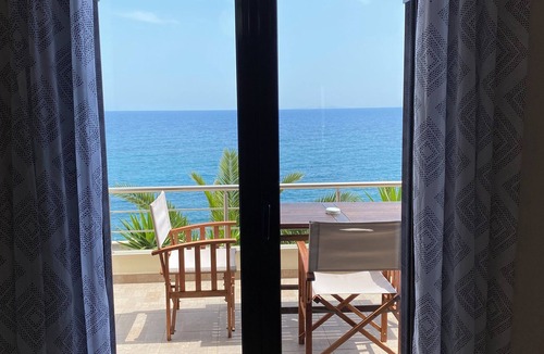 Mochlos House | Villa Anemos Spacious house on ocean front with private rooftop swimming pool,