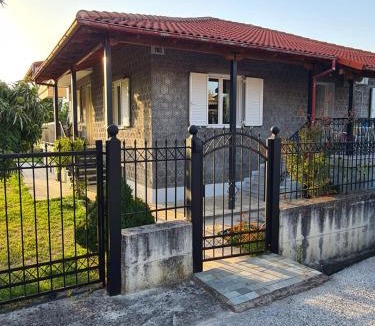 Mitropolis House | Villa Anna