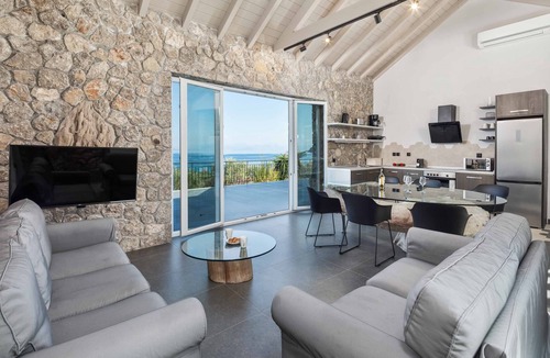 Chlomos Villa | Villa Apanemia Mare - Three Bedroom Villa, Sleeps 6