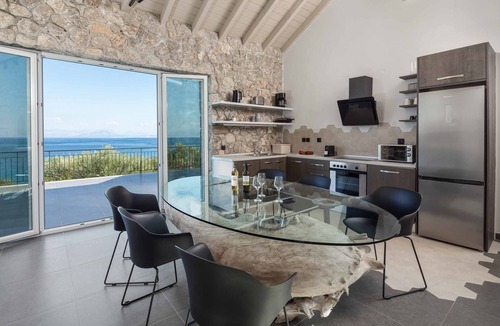 Chlomos Villa | Villa Apanemia Mare - Three Bedroom Villa, Sleeps 6